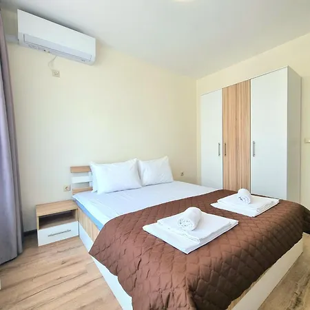 Cozy Νεσέμπαρ