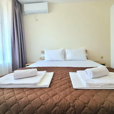 Cozy Νεσέμπαρ